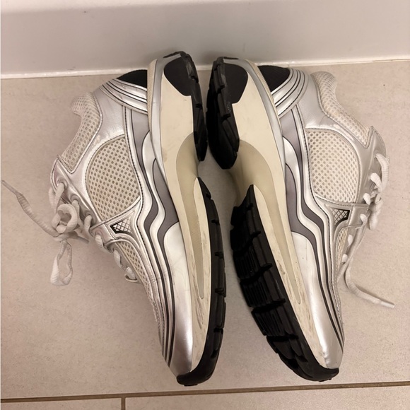 Chanel white and silver sneakers - Picture 5 of 12